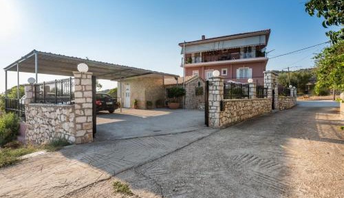 Apartment with Garden View