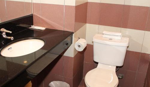 Standard Queen Room - no window