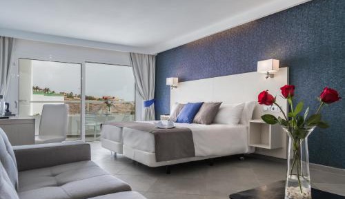 Deluxe Double Room with Side Sea View