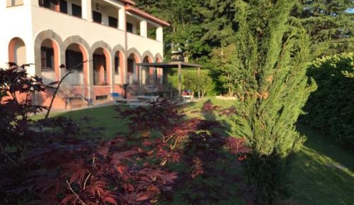 Apartment with Mountain View
