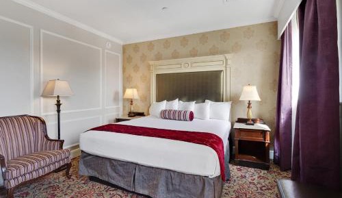 Deluxe King Room