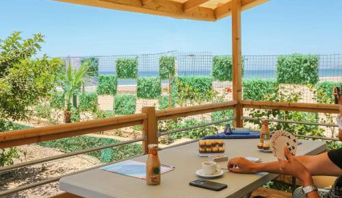 Standard Mobile Home-131 feet from Breachfront (0.6 mi from Aquapark)