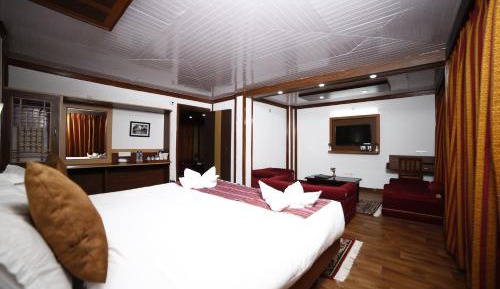 Suite with Mountain View