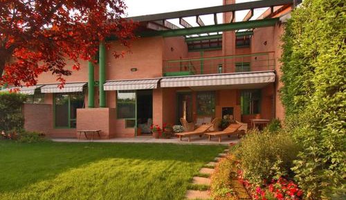 Villa with Garden View