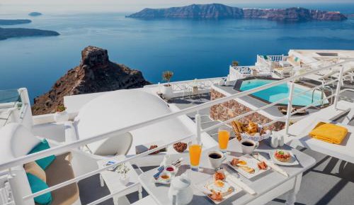 Studio with Private Rooftop Terrace and Caldera View