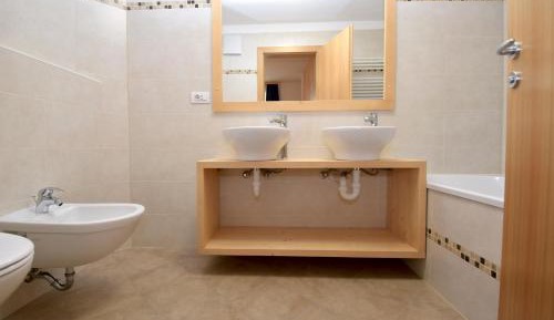 AT 119 - Via Conti Künigl 9, Roulette