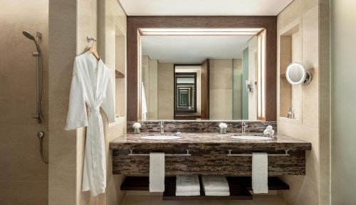 Ocean Wing Junior Suite Garden View King Room 