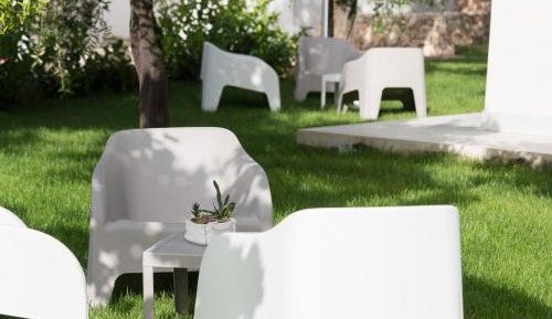 Apartment with Garden View