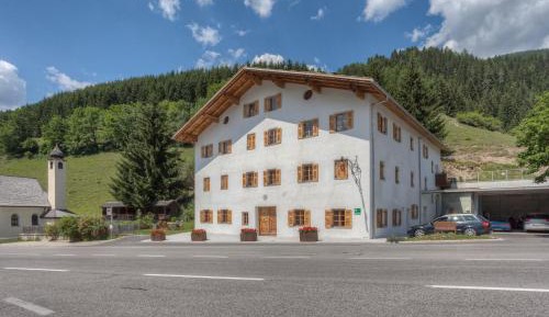 Four-Bedroom Apartment with Sauna