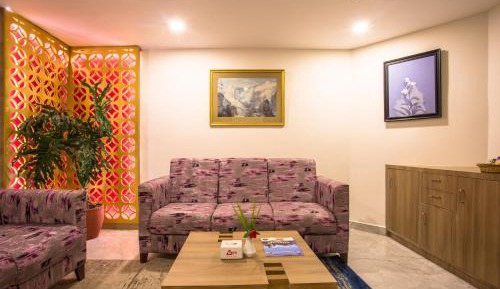 King Suite with Pool View