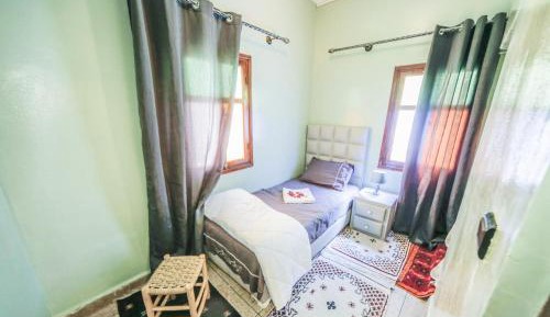 Single Room with Shared Bathroom