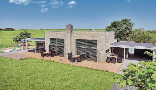 Three-Bedroom Holiday Home 