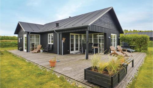 Three-Bedroom Holiday Home 
