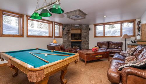 Six Bedroom Holiday Home
