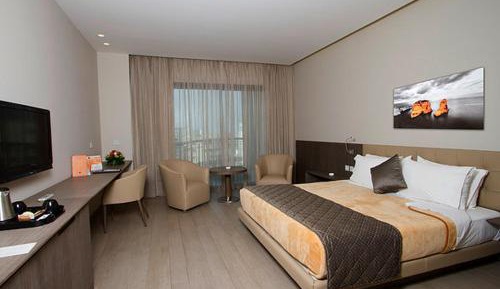 Deluxe Double or Twin Room with City View