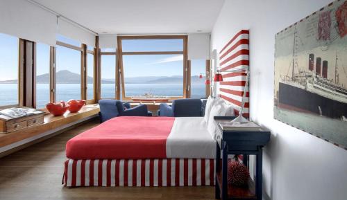 Superior Corner with Sea View