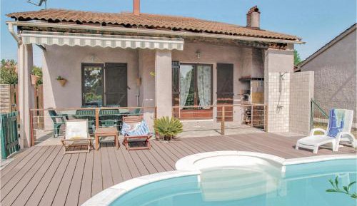 Three-Bedroom Holiday Home 