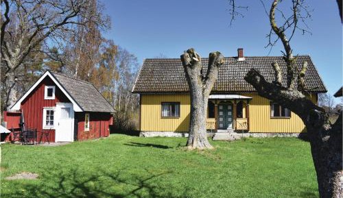Three-Bedroom Holiday Home 