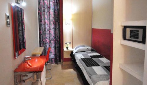 Basic Twin Room with Shared Bathroom