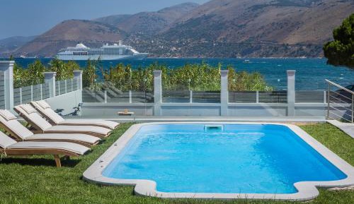 Deluxe Villa with Private Pool and Sea View