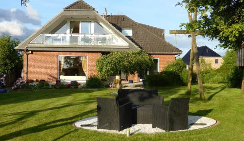 Apartment with Garden View