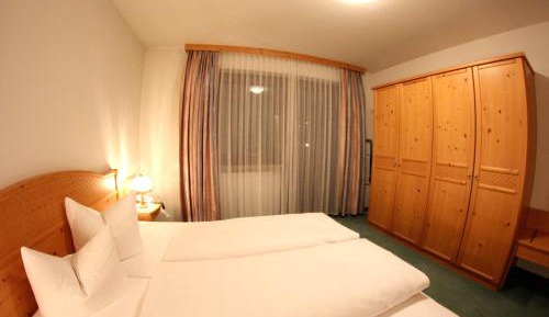 One-Bedroom Apartment with Balcony