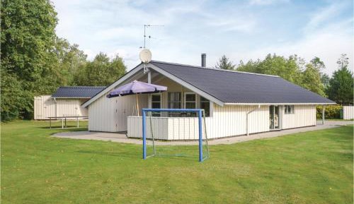 Three-Bedroom Holiday Home 