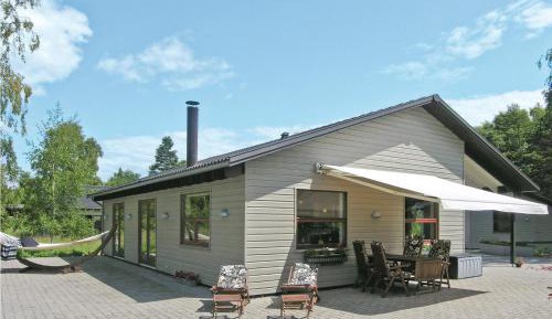 Three-Bedroom Holiday Home 