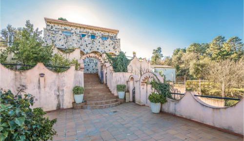 Six-Bedroom Holiday Home