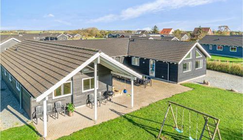 Nine-Bedroom Holiday Home