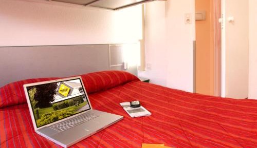 Triple Room (1 Double Bed + 1 Single Bed)