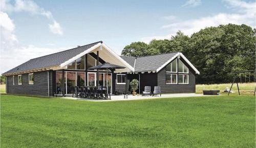 Six-Bedroom Holiday Home