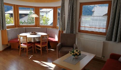 Apartment with Mountain View