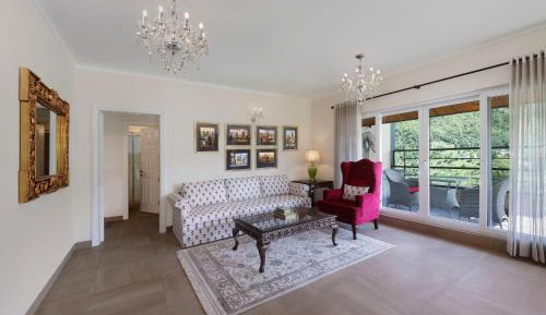 Deluxe Suite with Valley View and Private Sitting Area