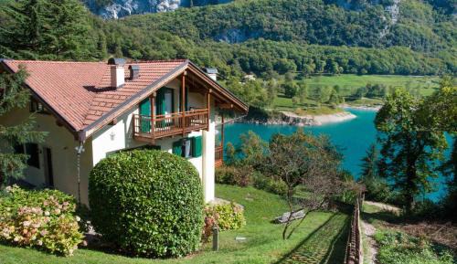 Apartment with Lake View