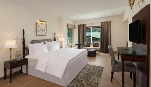 Deluxe Room with Valley View