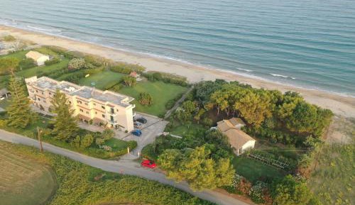 One-Bedroom Apartment with Garden View