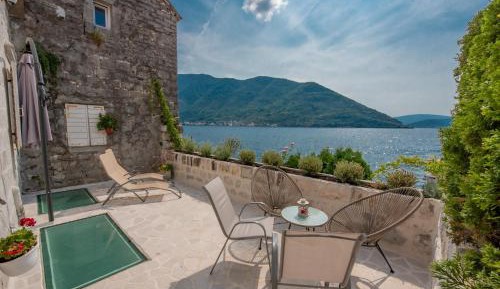Two-Bedroom Apartment with Terrace and Sea View