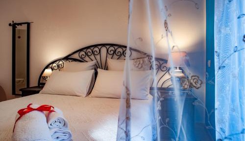 Double Room with Private Internal Bathroom