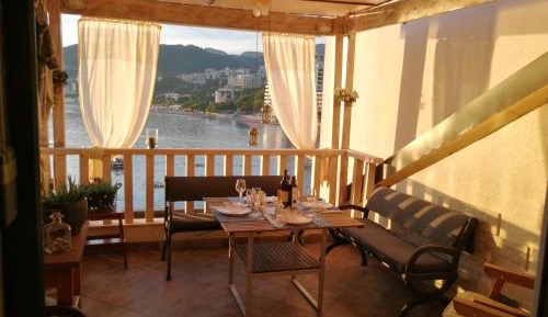 Family Deluxe One-Bedroom Apartment with Balcony and Sea View