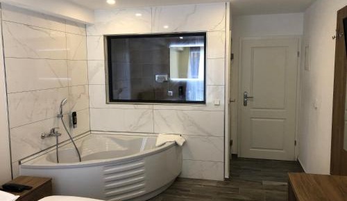 Deluxe Double Room with Bath