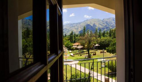 Apartment with Mountain View