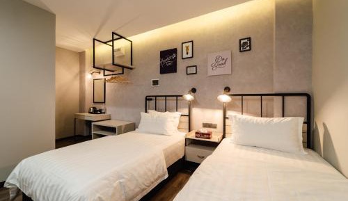 Deluxe Twin Room (No Window)