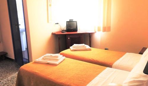 Economy Triple Room