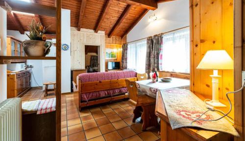 Apartment with Mountain View