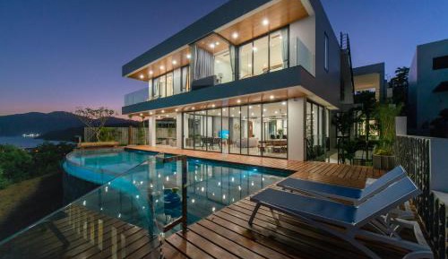 Six-Bedroom Villa Beach Front with Private Pool