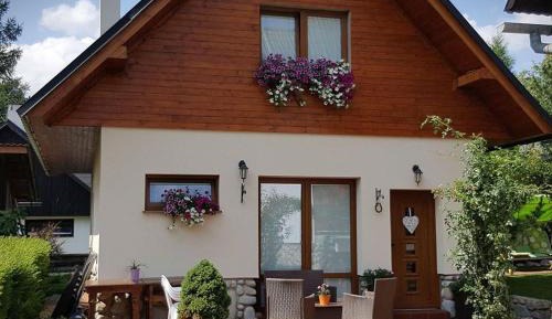 Apartment with Mountain View
