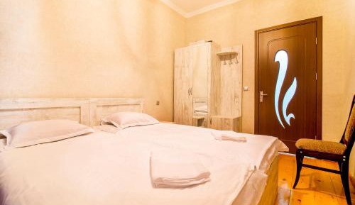 Standard Twin Room with Mountain View