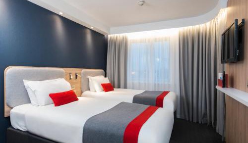 Standard Twin Room with Free Hot Breakfast