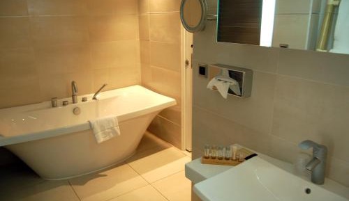 Panoramic sea view suite with jacuzzi